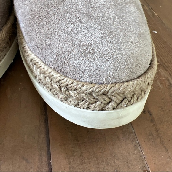 VINCE Dillon Sneakers EU 37 US 7 Beige Woodsmoke Suede Slip On Woven Preppy - Picture 4 of 9